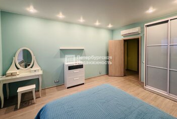  Квартира 96.2 кв.м. у метро Комендантский Проспект