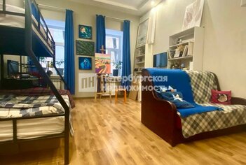 Комната 27 м² в 6-комн. кв. 2/4 этаж