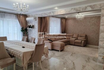 Жилой дом 301.7 м² в г Луга ул Малая Заречная, д11