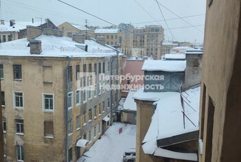 Комната 36.7 м² в 10-комн. кв. 5/5 этаж