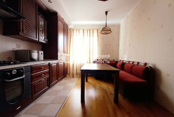 2-комн. кв. 76 м² 2/4 этаж