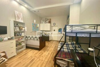 Комната 27 м² в 6-комн. кв. 2/4 этаж