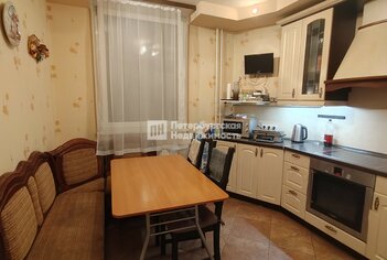 2-комн. кв. 65 м² 14/17 этаж