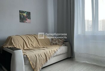  Квартира 36.9 кв.м. у метро пр. Славы (2016)