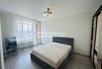  Квартира 45 кв.м. у метро Комендантский Проспект