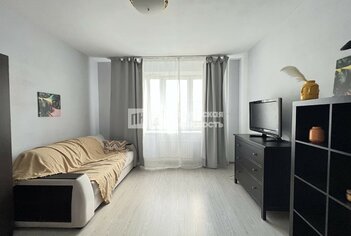  Квартира 36.9 кв.м. у метро пр. Славы (2016)