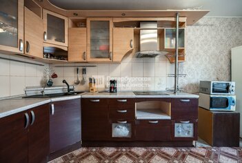 3-комн. кв. 90 м² 2/10 этаж