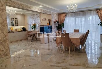 Жилой дом 301.7 м² в г Луга ул Малая Заречная, д11