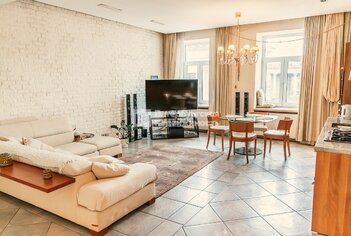  Квартира 78.5 кв.м. у метро Невский Проспект
