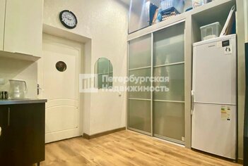 Комната 27 м² в 6-комн. кв. 2/4 этаж