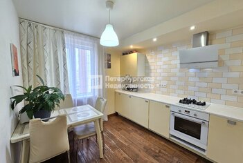  Квартира 68 кв.м. у метро Московская