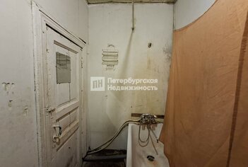 Комната 11.7 м² в 5-комн. кв. 2/2 этаж