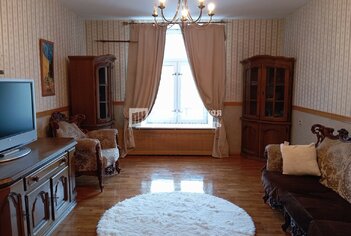  Квартира 89.2 кв.м. у метро Невский Проспект
